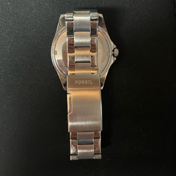 Women’s Fossil Watch - Picture 3 of 6